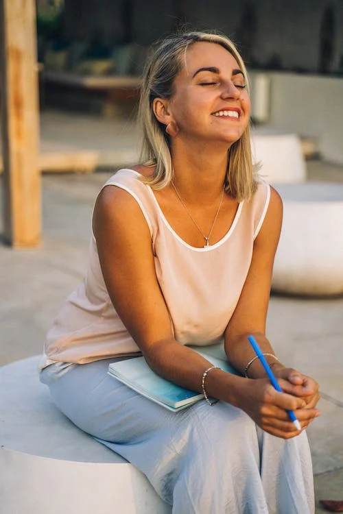 Often, even if you know what you want to do and why you want to do it, it helps to have it worded succinctly for you to be able to repeat it to yourself whenever need be. Start by identifying the most important reason you want to be free from your addiction. Then, think about how this reason affects you. Now, make this one sentence – this is what you want to defeat.