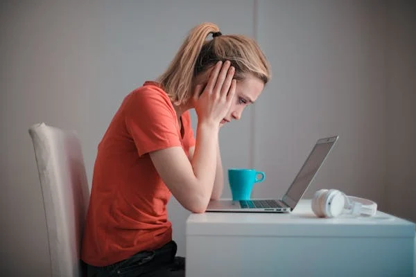Do's and don'ts of good and bad posture